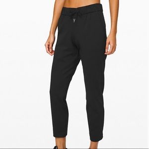 Lululemon “NEW” never worn. black. size 10 pants